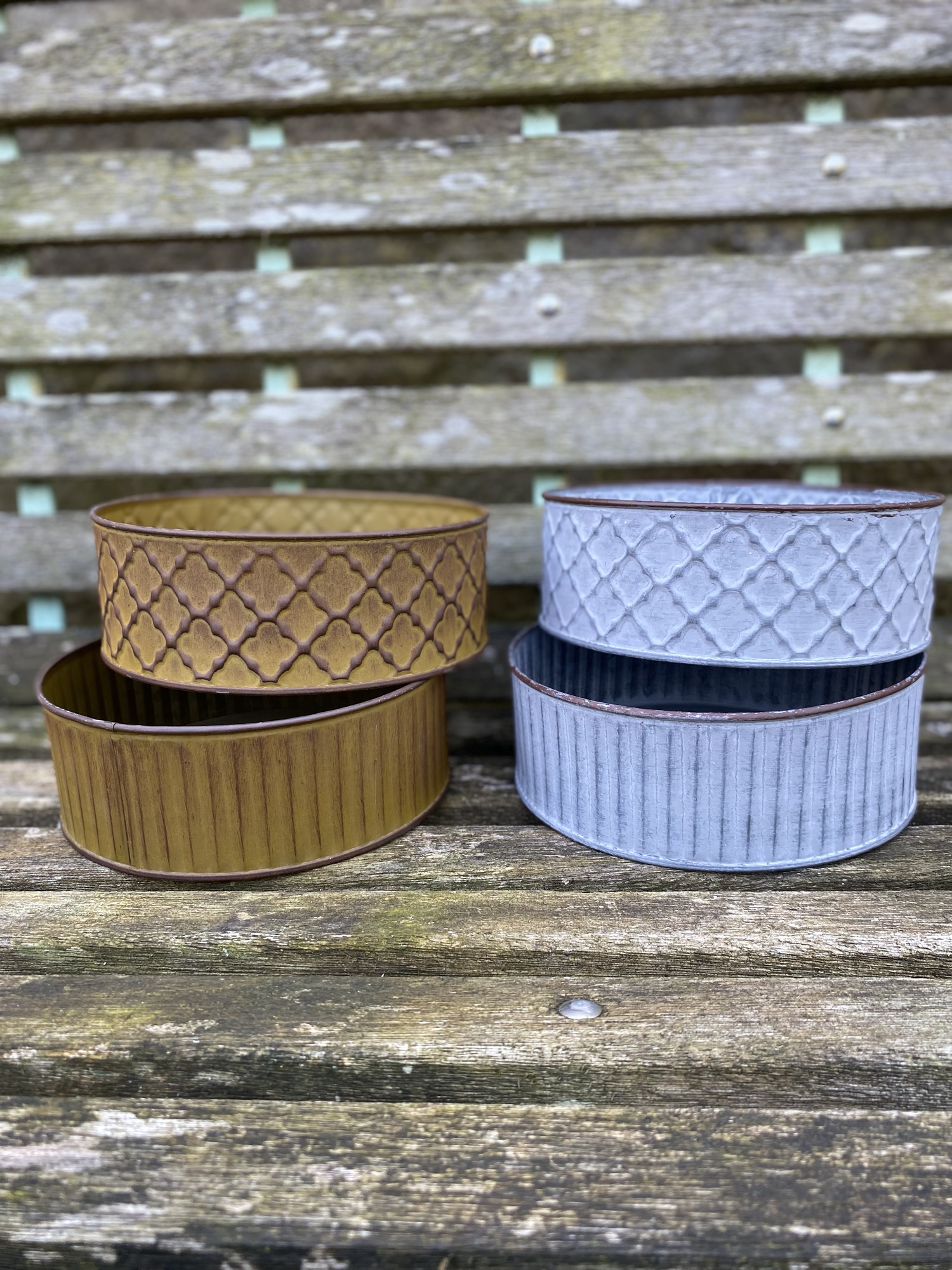 Flo Rust Low circular planter (ribbed) – rust – Pop and Flo