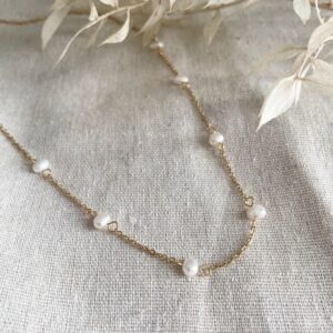 Gold pearl chain necklace